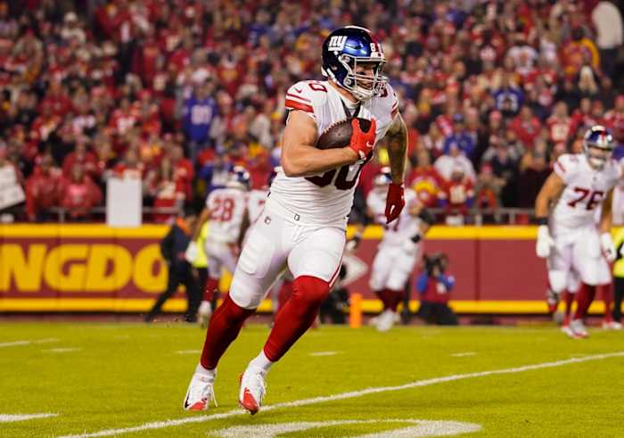 New York Giants tight end Kyle Rudolph (80) runs against the Kansas City Chiefs. Mandatory Credit: Jay Biggerstaff-USA TODAY Sports
